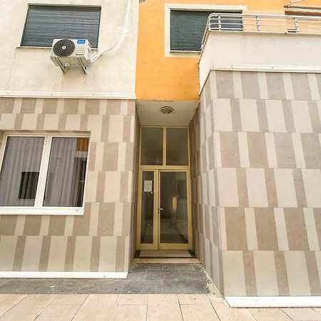 Sunny 1367 Apartment