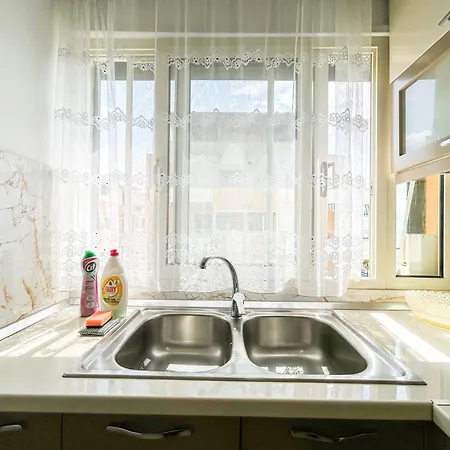 Sunny 1367 Apartment Golem (Tirana)